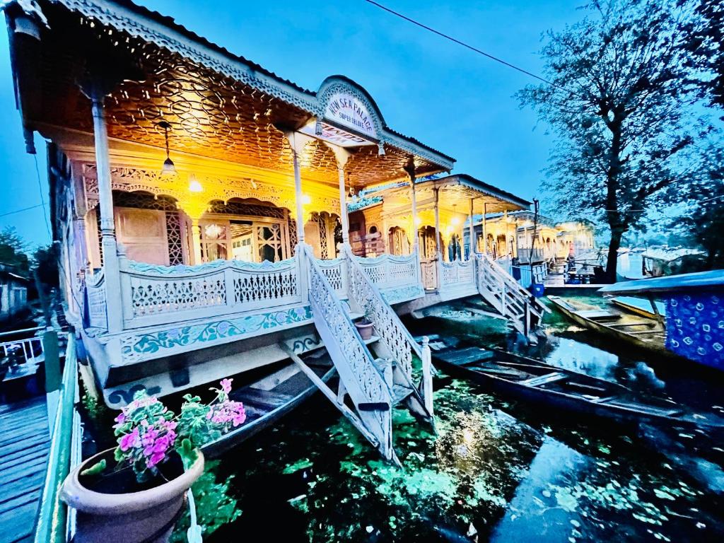 Photo 3 of New Sea Palace Houseboats